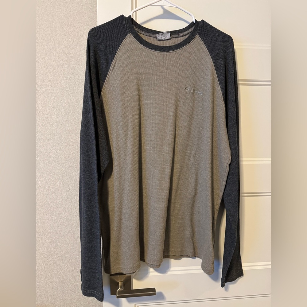 Columbia Men's Gray and Dark Gray Long Sleeve Tee